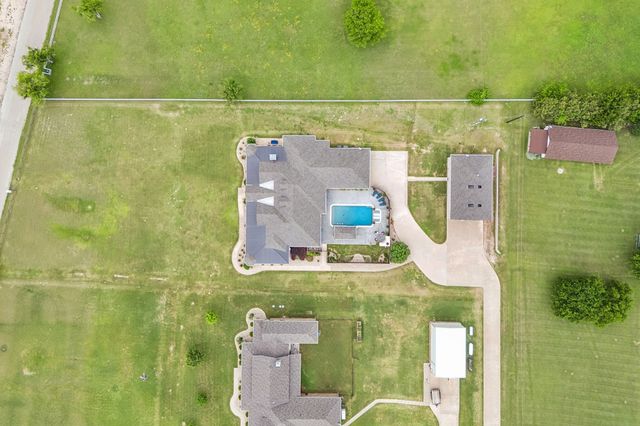 2009 Lakeshore Drive, Cleburne, TX 76033