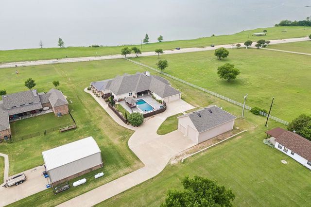2009 Lakeshore Drive, Cleburne, TX 76033