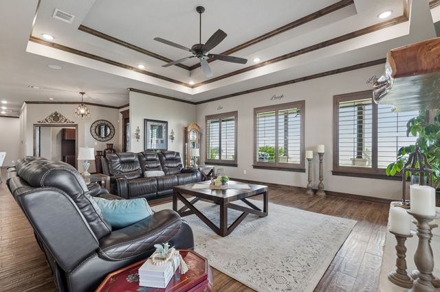 2009 Lakeshore Drive, Cleburne, TX 76033