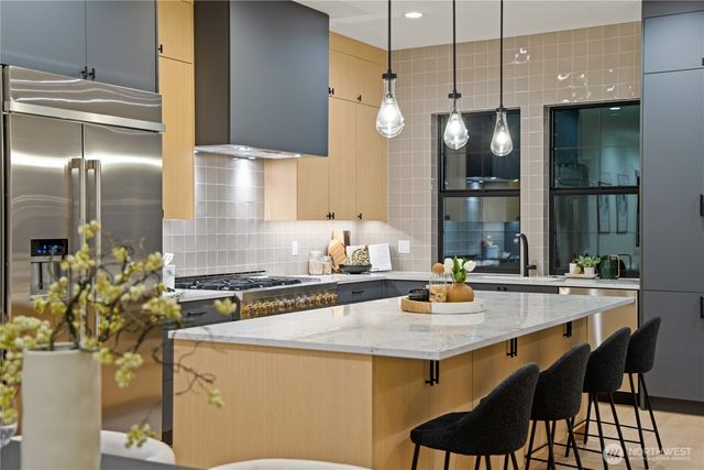 16656 NE 12th Street, Bellevue, WA 98008