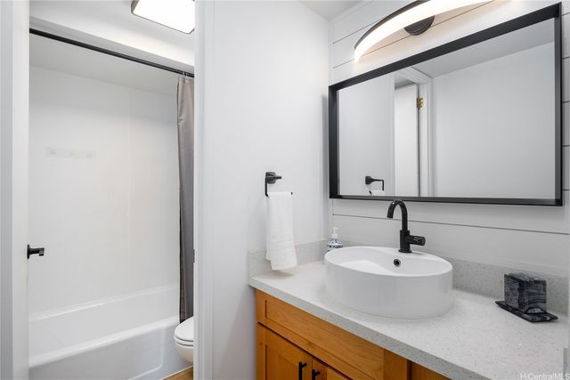 225 Queen Street 14C, Honolulu, HI 96813