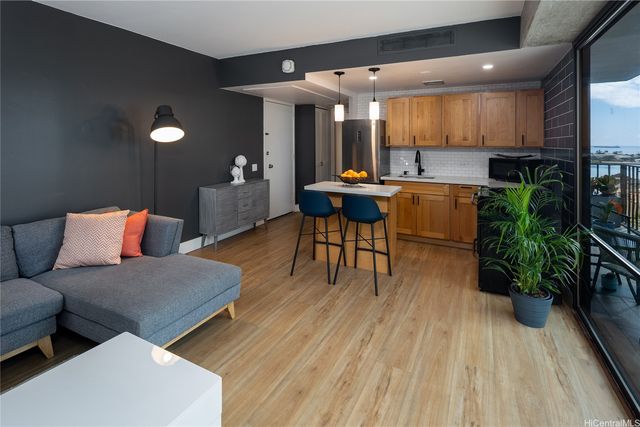 225 Queen Street 14C, Honolulu, HI 96813