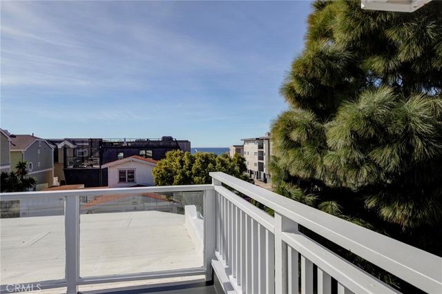 1090 Loma Drive, Hermosa Beach, CA 90254