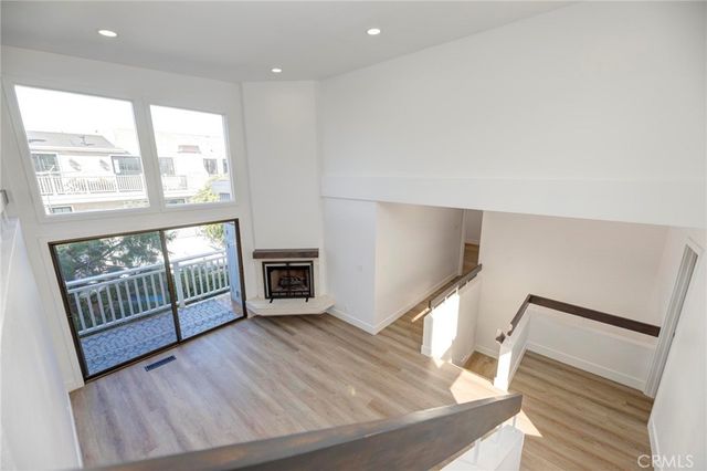 1090 Loma Drive, Hermosa Beach, CA 90254