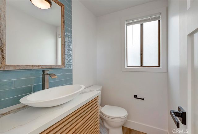 1090 Loma Drive, Hermosa Beach, CA 90254