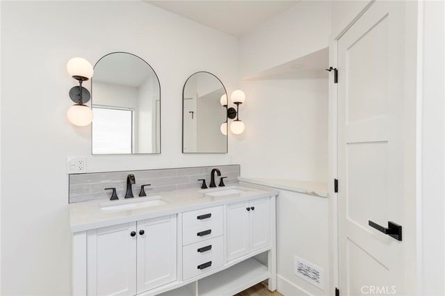 1090 Loma Drive, Hermosa Beach, CA 90254