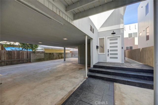 1090 Loma Drive, Hermosa Beach, CA 90254