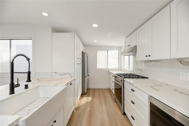 1090 Loma Drive, Hermosa Beach, CA 90254