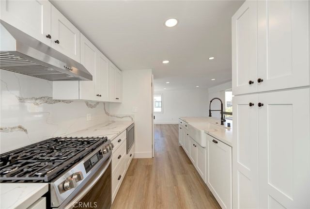 1090 Loma Drive, Hermosa Beach, CA 90254