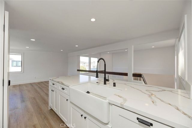 1090 Loma Drive, Hermosa Beach, CA 90254