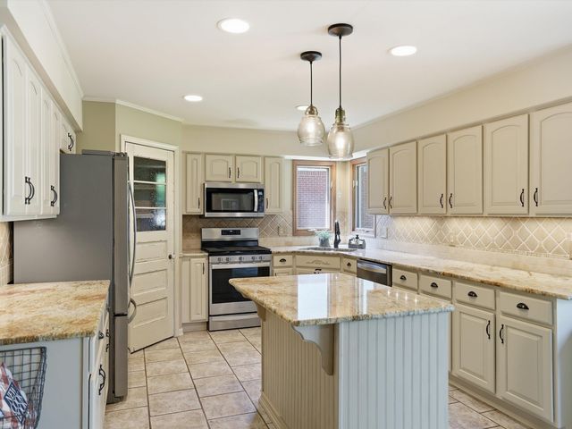 42199 Kyle Drive, Clinton Township, MI 48038