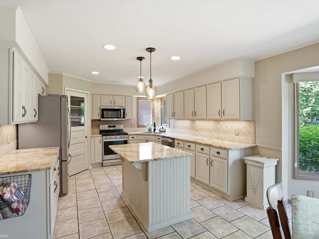 42199 Kyle Drive, Clinton Township, MI 48038