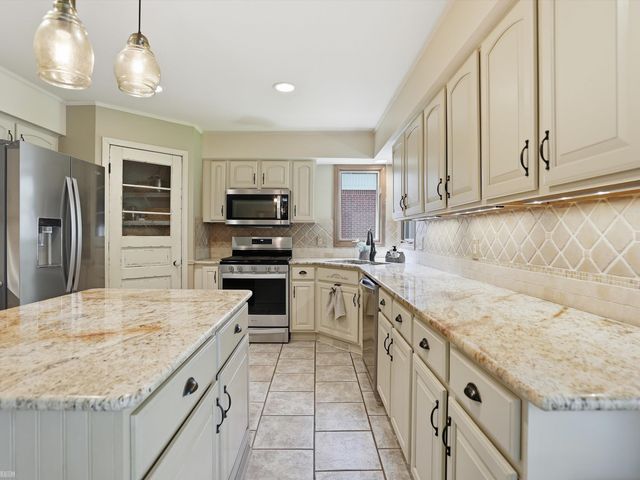 42199 Kyle Drive, Clinton Township, MI 48038