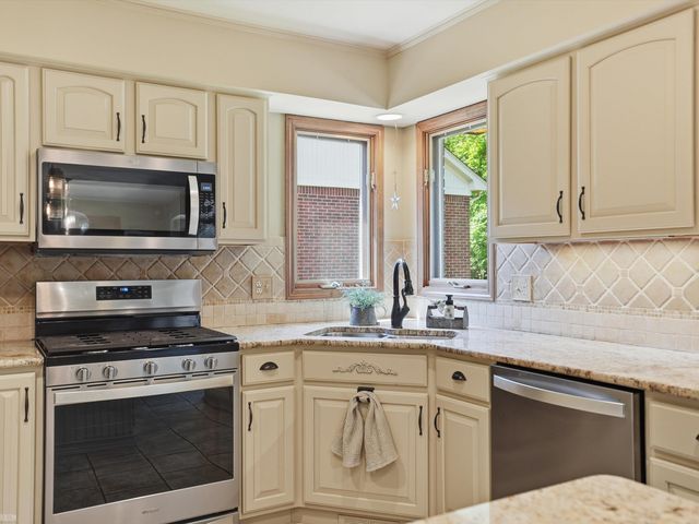 42199 Kyle Drive, Clinton Township, MI 48038
