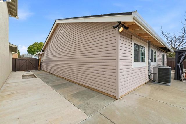 34319 Chester Ct, Fremont, CA 94555