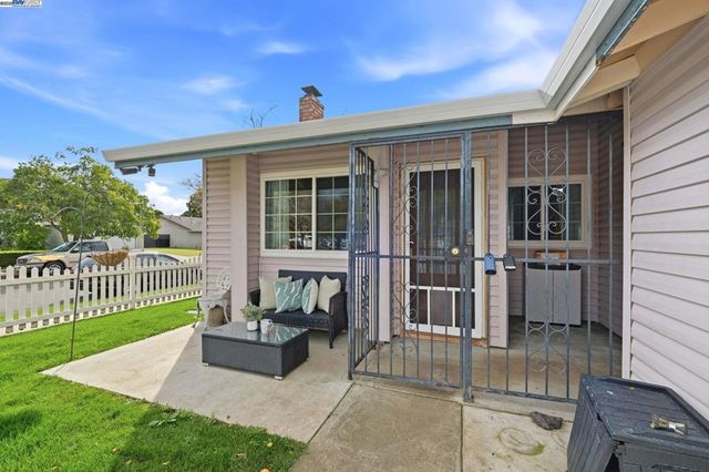 34319 Chester Ct, Fremont, CA 94555