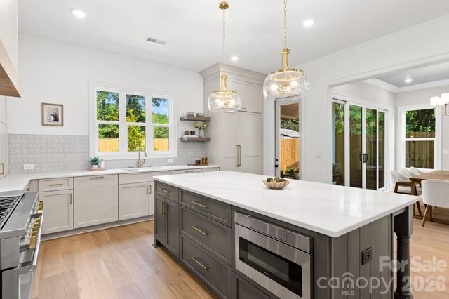 815 Manhasset Road, Charlotte, NC 28209