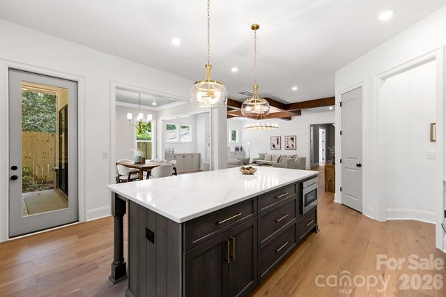 815 Manhasset Road, Charlotte, NC 28209