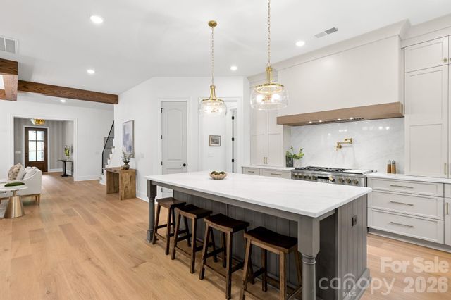 815 Manhasset Road, Charlotte, NC 28209
