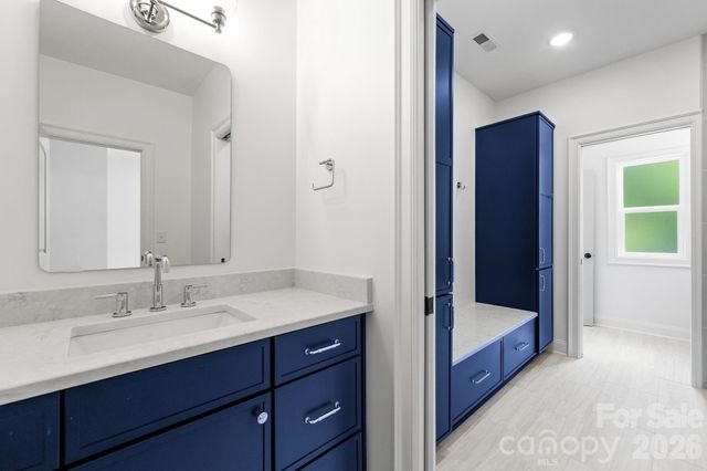 815 Manhasset Road, Charlotte, NC 28209