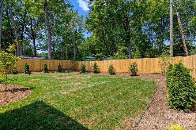 815 Manhasset Road, Charlotte, NC 28209