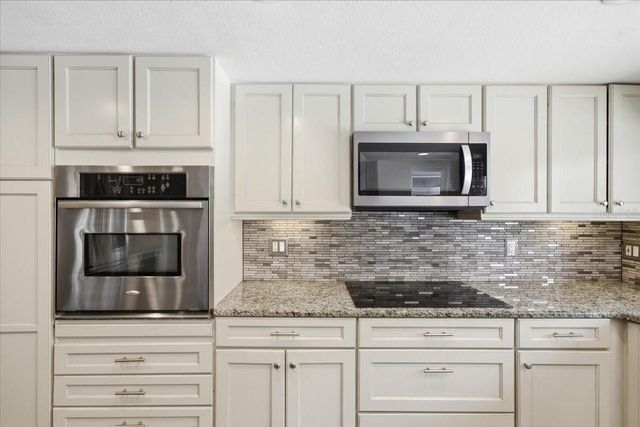 13101 BURNES LAKE DRIVE, Tampa, FL 33612