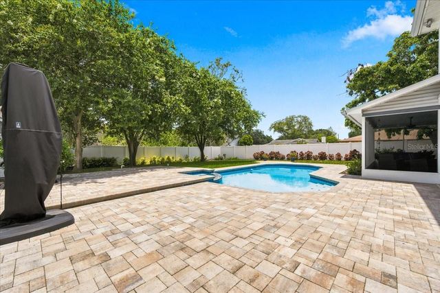 13101 BURNES LAKE DRIVE, Tampa, FL 33612