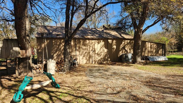 107 Loren Ryan Drive, Aurora, TX 76078