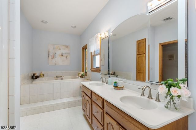 103 Burnt Meadow, Ringwood Boro, NJ 07456