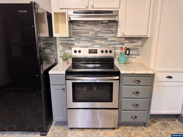 745 20th St NE, Salem, OR 97301