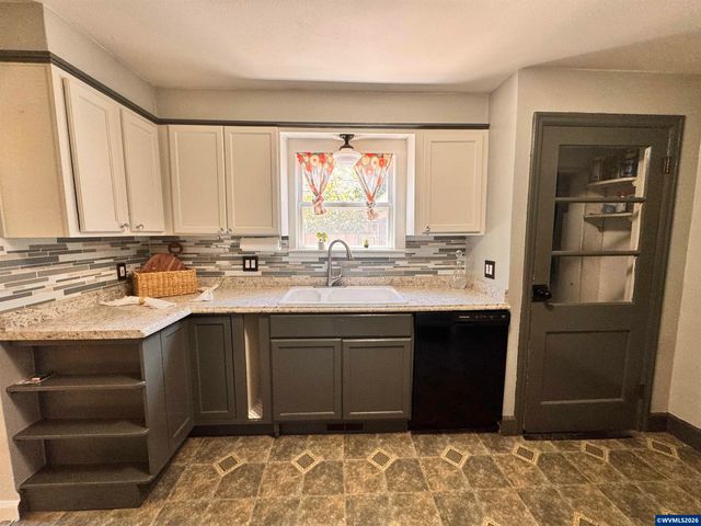 745 20th St NE, Salem, OR 97301