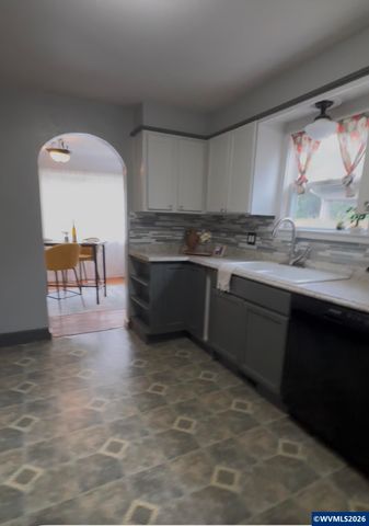 745 20th St NE, Salem, OR 97301