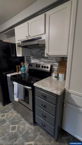 745 20th St NE, Salem, OR 97301