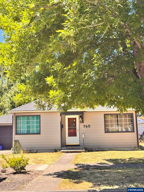 745 20th St NE, Salem, OR 97301