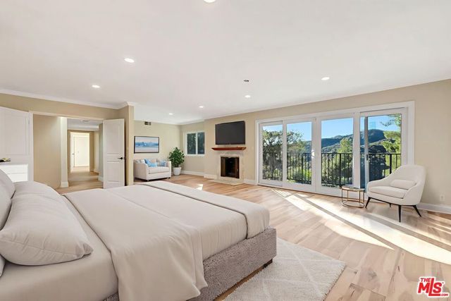 16608 Park Lane Circle, Los Angeles, CA 90049