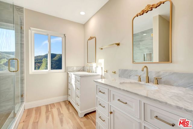 16608 Park Lane Circle, Los Angeles, CA 90049