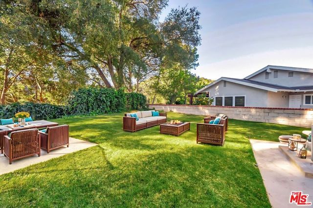 16608 Park Lane Circle, Los Angeles, CA 90049