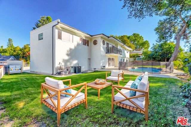 16608 Park Lane Circle, Los Angeles, CA 90049