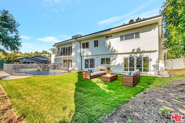 16608 Park Lane Circle, Los Angeles, CA 90049