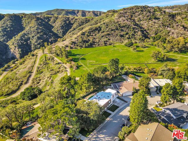 16608 Park Lane Circle, Los Angeles, CA 90049
