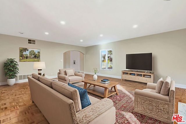 16608 Park Lane Circle, Los Angeles, CA 90049