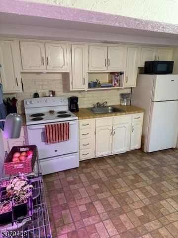632 Brooklyn Mountain Rd, Hopatcong Boro, NJ 07843