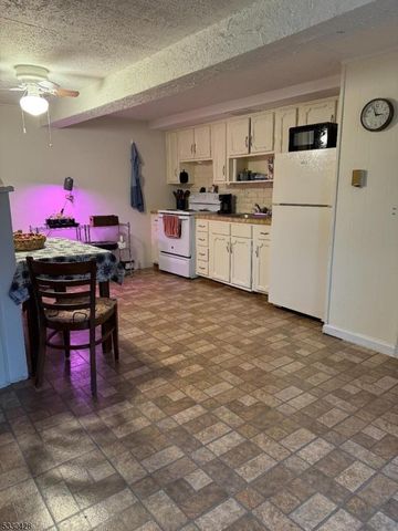 632 Brooklyn Mountain Rd, Hopatcong Boro, NJ 07843