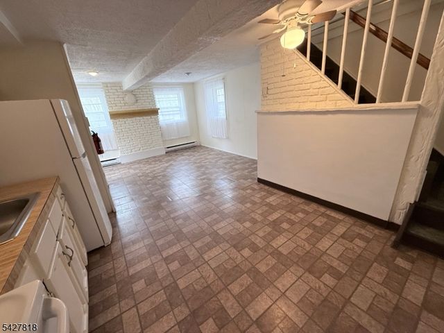 632 Brooklyn Mountain Rd, Hopatcong Boro, NJ 07843