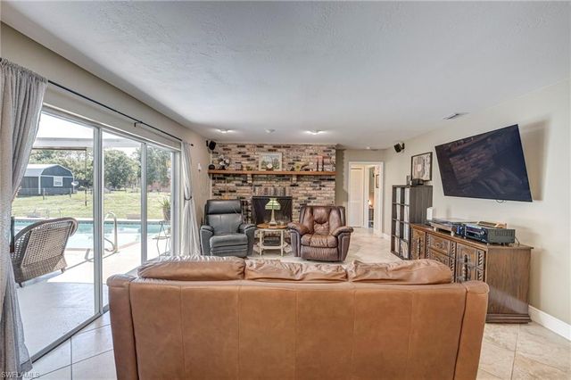 19250 Tammy LN, North Fort Myers, FL 33917