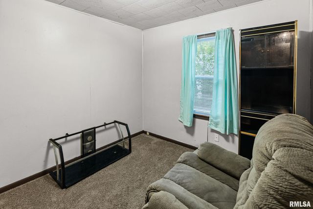 721 W WHITTAKER Street, Salem, IL 62881