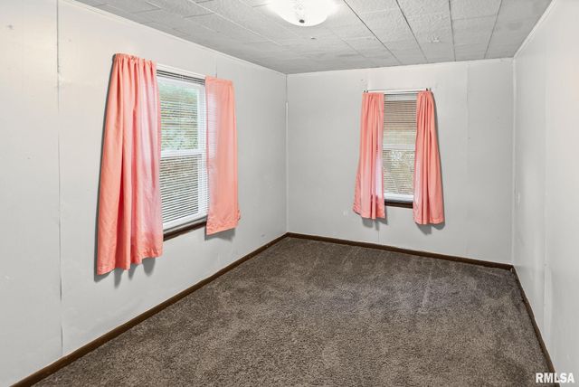 721 W WHITTAKER Street, Salem, IL 62881