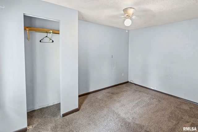 721 W WHITTAKER Street, Salem, IL 62881