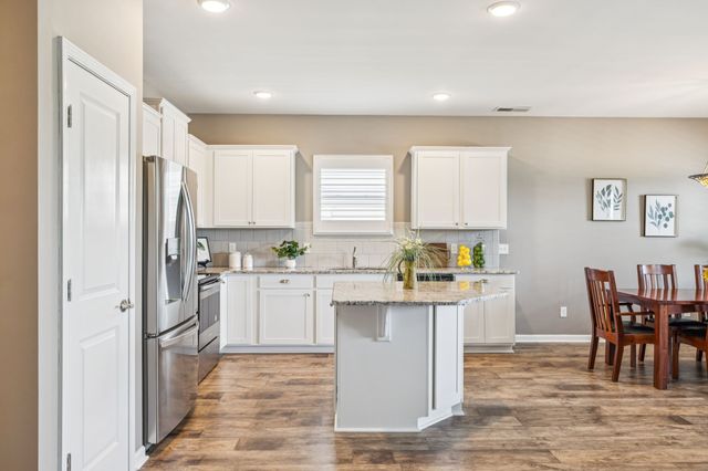2752 Nottingham Dr, Columbia, TN 38401