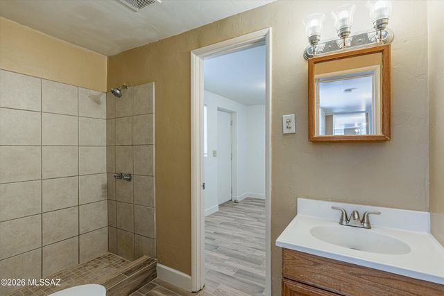 2520 E Helen Street, Tucson, AZ 85716